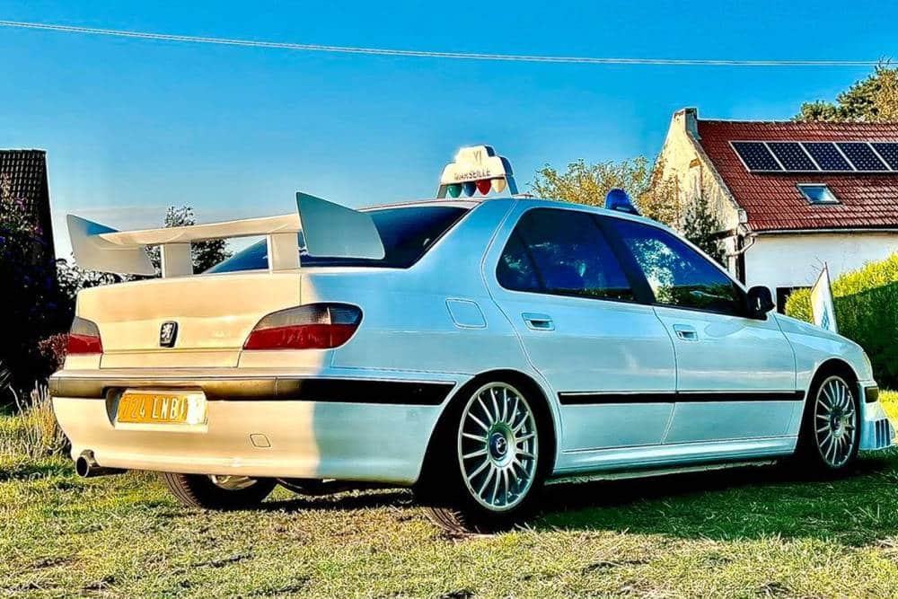 https://autogreeknews.gr/wp-content/uploads/2024/11/Peugeot_406_Taxi_film_original_for_sale-10.jpg