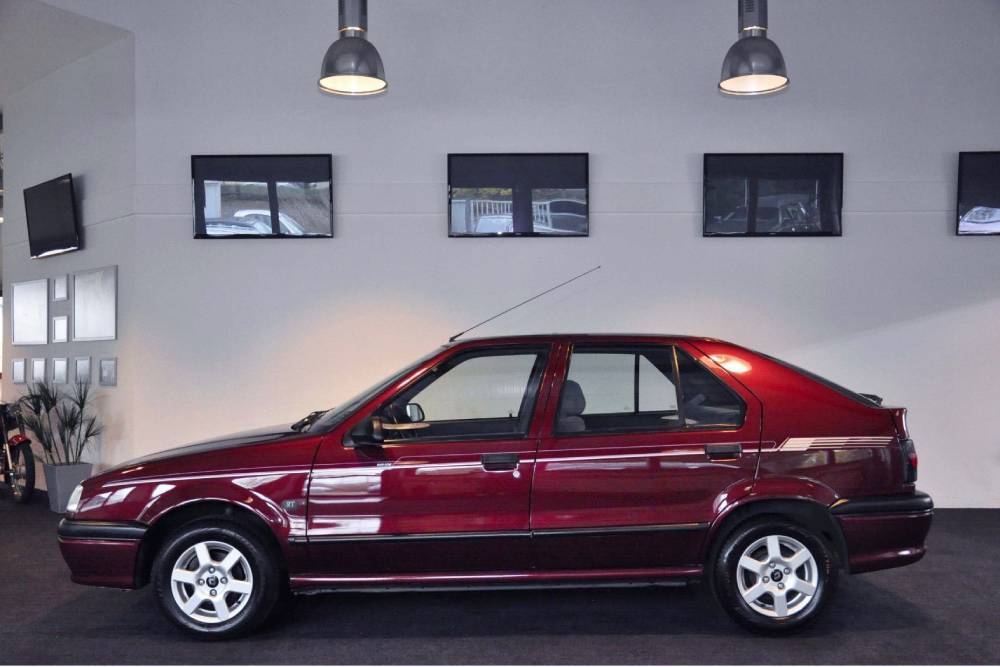 https://autogreeknews.gr/wp-content/uploads/2024/11/Renault_R_19_1992_for_sale-10.jpg