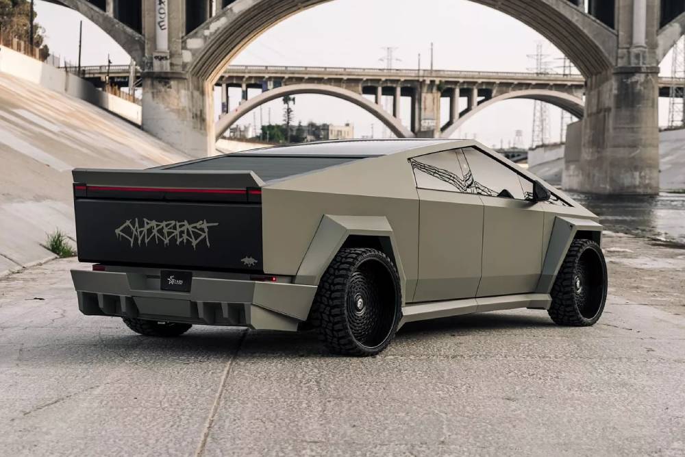 https://autogreeknews.gr/wp-content/uploads/2024/11/Tesla-Cybertruck-Widebody-12.jpg