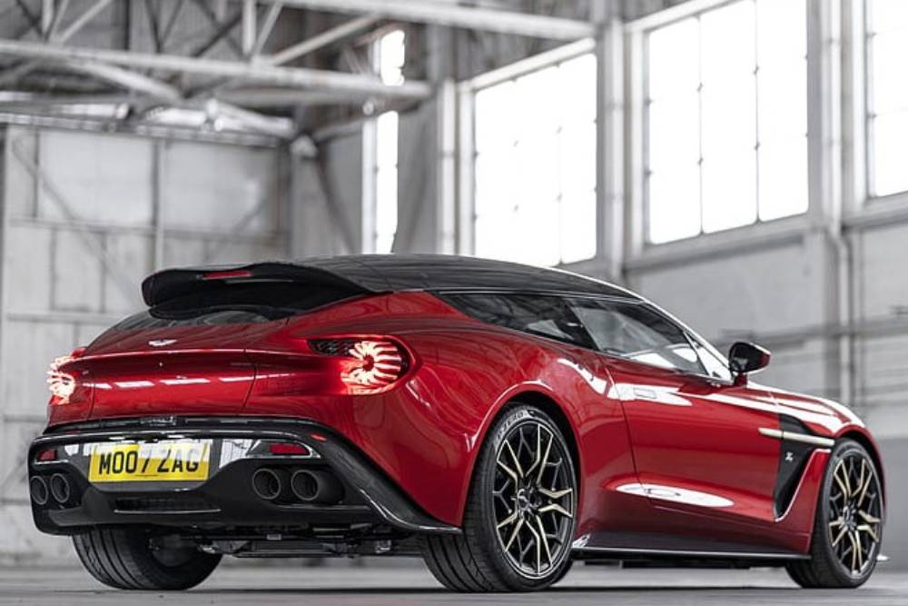 https://autogreeknews.gr/wp-content/uploads/2024/11/aston-martin-vanquish-zagato-shooting-brake-02.jpg