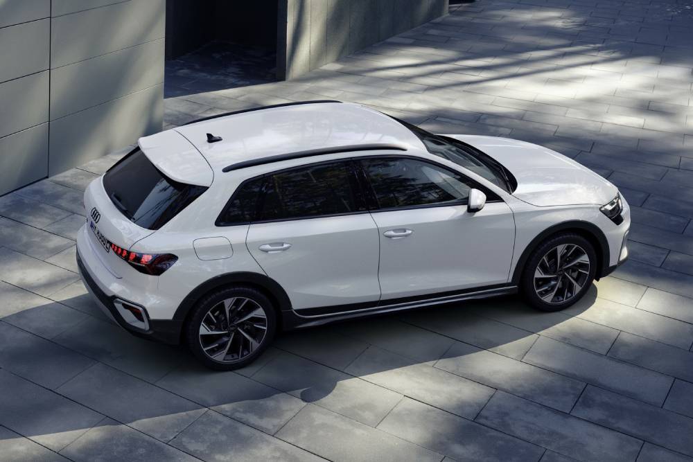 https://autogreeknews.gr/wp-content/uploads/2024/11/audi-launches-jacked-up-a3-allstreet-with-plug-in-2.jpg