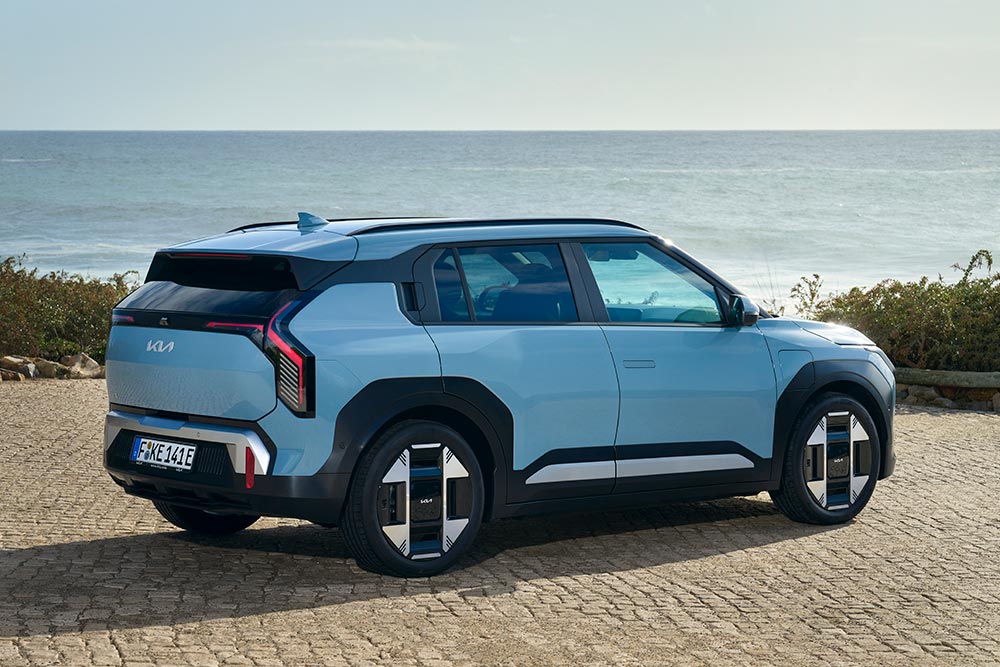 https://autogreeknews.gr/wp-content/uploads/2024/11/kia-ev3-baseline-frost-blue-static-hires-011.jpg