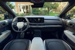 kia-ev3-gtline-aventurine-green-interior-hires-001