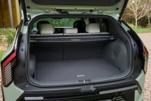 kia-ev3-gtline-aventurine-green-interior-hires-012