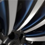 land-rover-throws-the-ball-in-bentleys-yard-with-u (3)