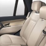 land-rover-throws-the-ball-in-bentleys-yard-with-u (5)