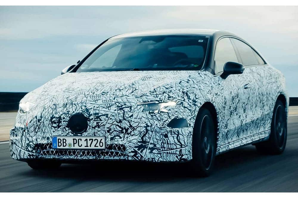 https://autogreeknews.gr/wp-content/uploads/2024/11/mercedes-cla-2025-teaser-4.jpg