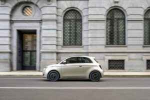 one-of-a-kind-stellantis-unveils-the-2025-fiat-500 (10)