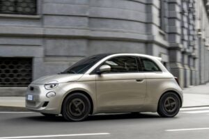 one-of-a-kind-stellantis-unveils-the-2025-fiat-500 (8)