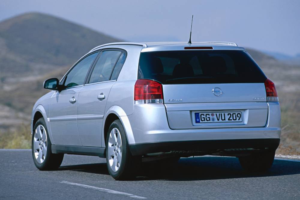 https://autogreeknews.gr/wp-content/uploads/2024/11/opel_signum_70.jpg