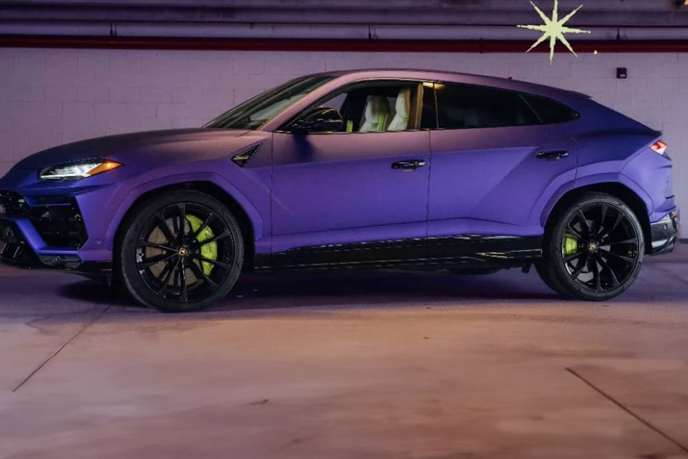 https://autogreeknews.gr/wp-content/uploads/2024/11/shakira-hit-a-curb-with-this-lambo-urus-in-her-lat-2.jpg