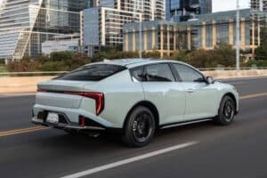 2025-kia-k4-starts-sales-at-21990-with-a-40-mpg-ra (2)