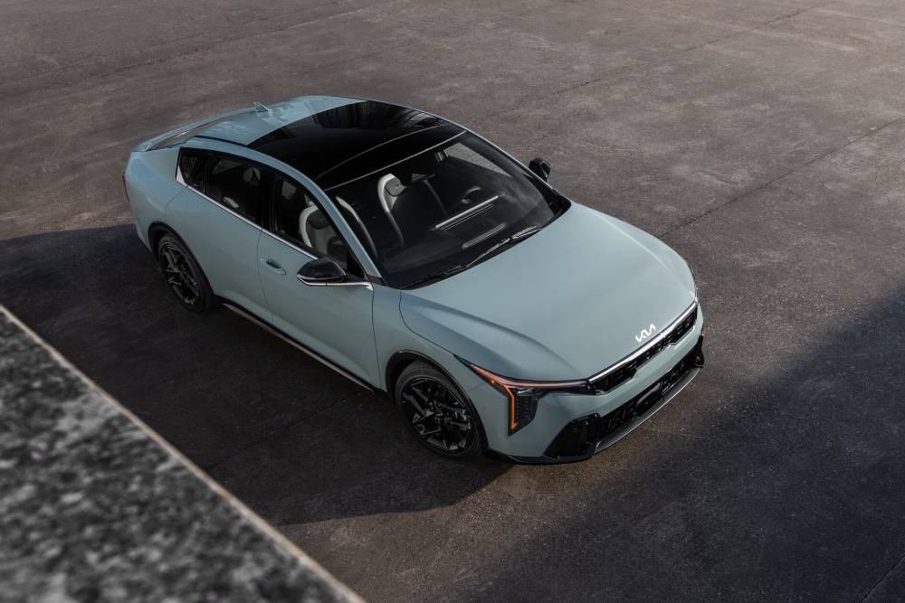 https://autogreeknews.gr/wp-content/uploads/2024/12/2025-kia-k4-starts-sales-at-21990-with-a-40-mpg-ra-5.jpg