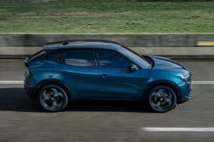 Alfa-Romeo-Junior-Ibrida-side