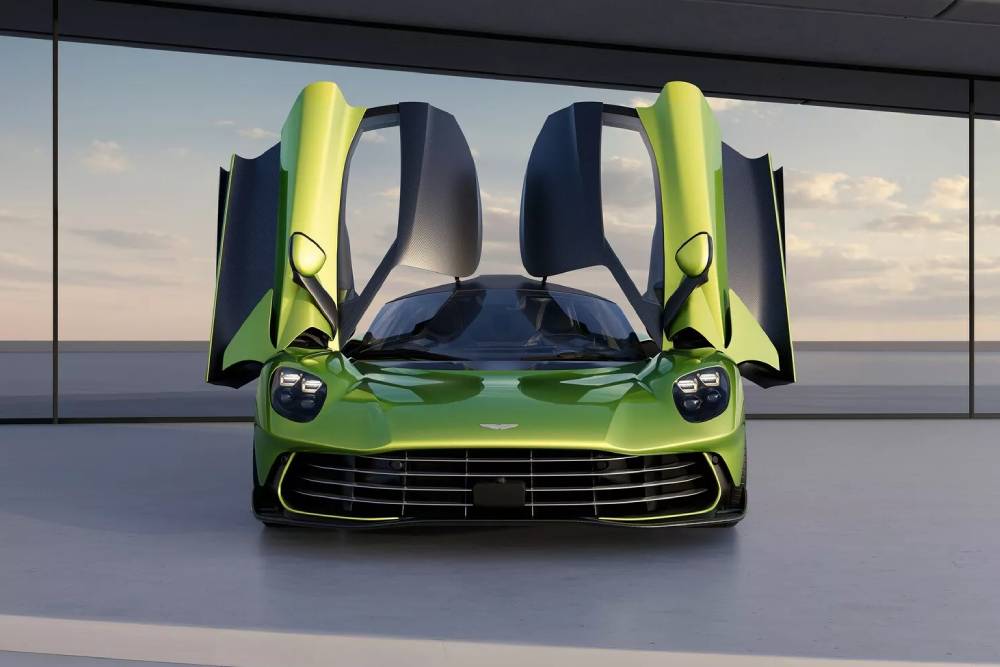 https://autogreeknews.gr/wp-content/uploads/2024/12/Aston-Martin-Valhalla-Launch-2.jpg
