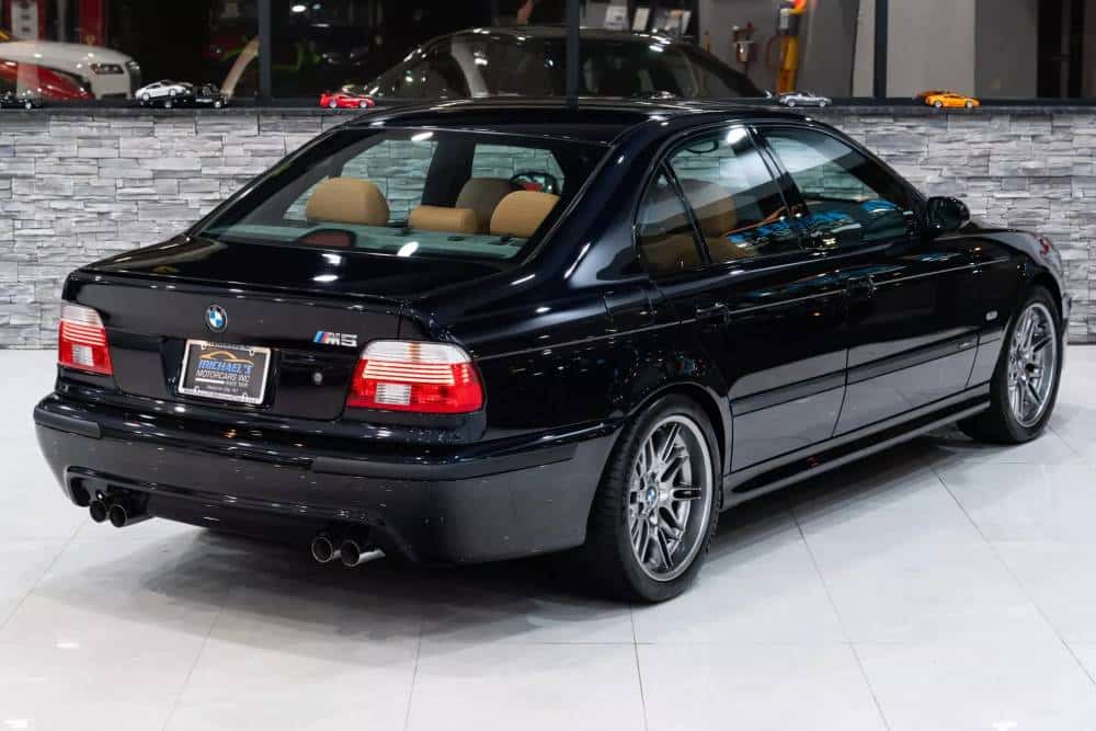 https://autogreeknews.gr/wp-content/uploads/2024/12/BMW-E39-M5-7.jpg