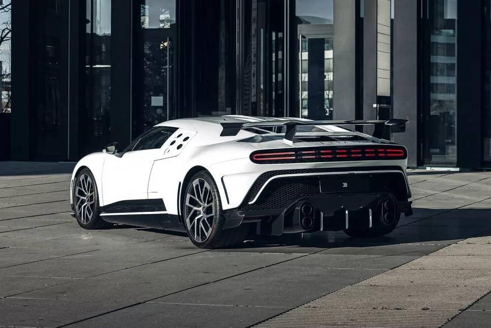 https://autogreeknews.gr/wp-content/uploads/2024/12/Bugatti-Centodieci-Auction-2.jpg
