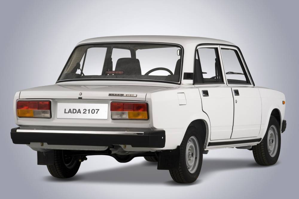 https://autogreeknews.gr/wp-content/uploads/2024/12/Lada_VAZ-2017_nejorsirenejsi_Rusko_2021_04.jpg