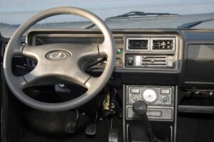 Lada_VAZ-2017_nejorsirenejsi_Rusko_2021_06