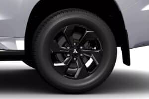 Mitsubishi-Montero-Sport-Black-Edition-Ralliart-11