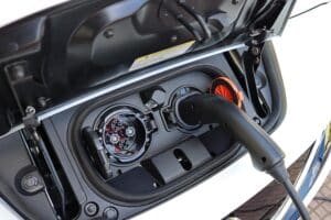 Nissan-LEAF-charging