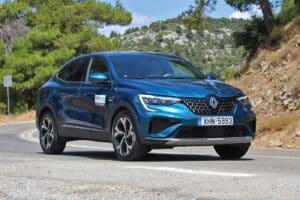 Renault-Arkana-2024-strofi