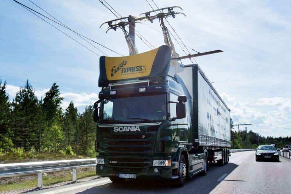 https://autogreeknews.gr/wp-content/uploads/2024/12/Siemens_e-Highway_2021_prvni_sada_02.jpg