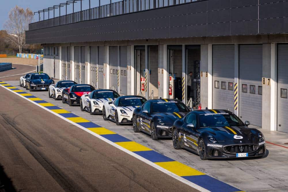 https://autogreeknews.gr/wp-content/uploads/2024/12/Small-25266-12-maserati-tridente-experience-race-track-modena-1dec2024-1.jpg