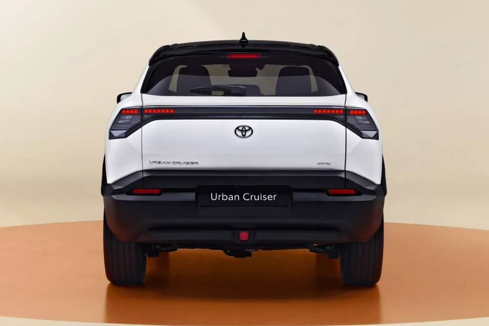https://autogreeknews.gr/wp-content/uploads/2024/12/Toyota-Urban-Cruiser-9-copy-2048x1152-1.jpg