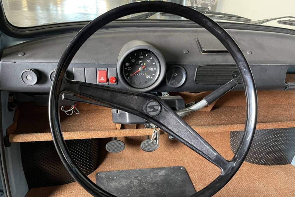 https://autogreeknews.gr/wp-content/uploads/2024/12/Trabant_601_S_1989_for_sale-9.jpg