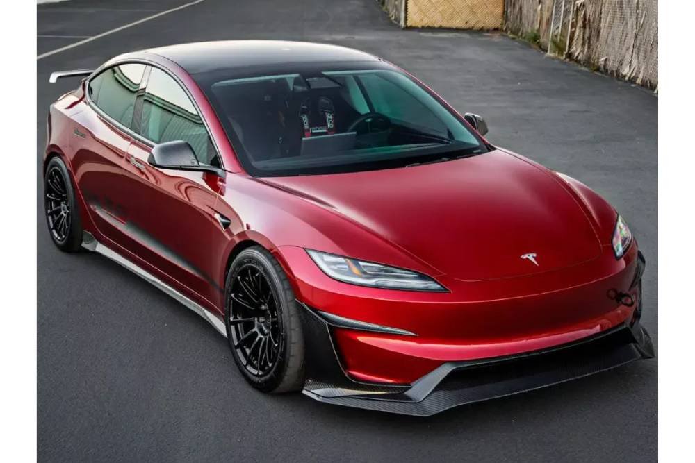 https://autogreeknews.gr/wp-content/uploads/2024/12/Unplugged-Tesla-Model-3-Performance-1.jpg