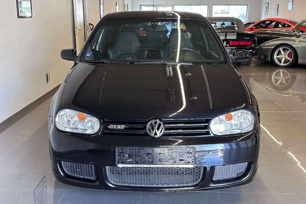 https://autogreeknews.gr/wp-content/uploads/2024/12/VW_Golf_IV_R32_2004_for_sale-1.jpg