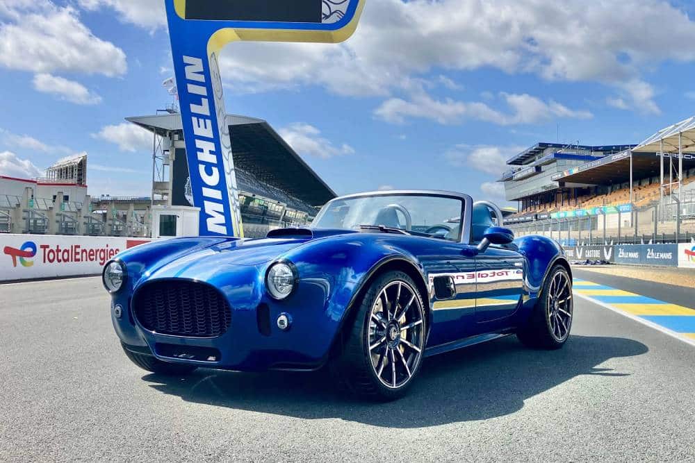 https://autogreeknews.gr/wp-content/uploads/2024/12/ac-cobra-gt-roadster-about-lemans-1.jpg