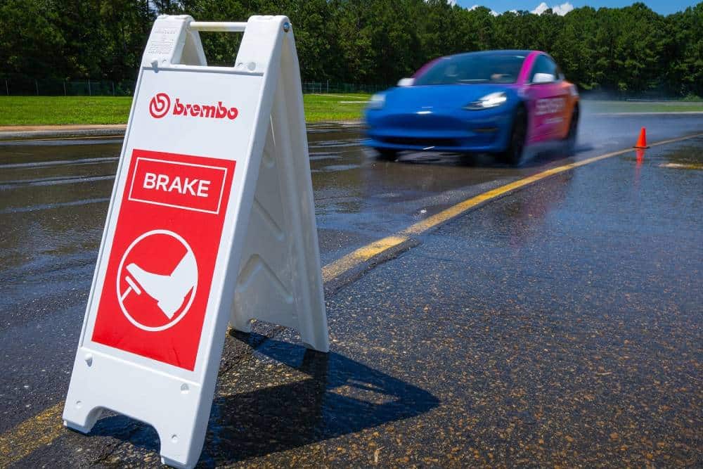 https://autogreeknews.gr/wp-content/uploads/2024/12/brembo-sensify-07.jpg