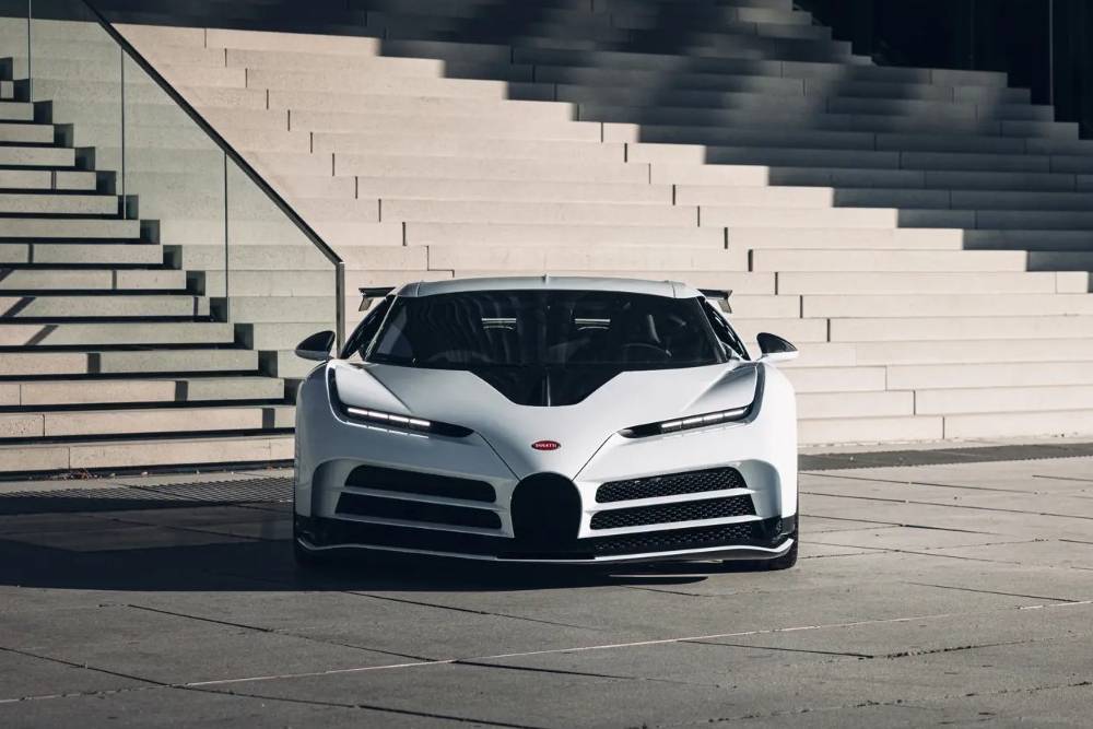 https://autogreeknews.gr/wp-content/uploads/2024/12/bugatti-centodieci-auction.jpg