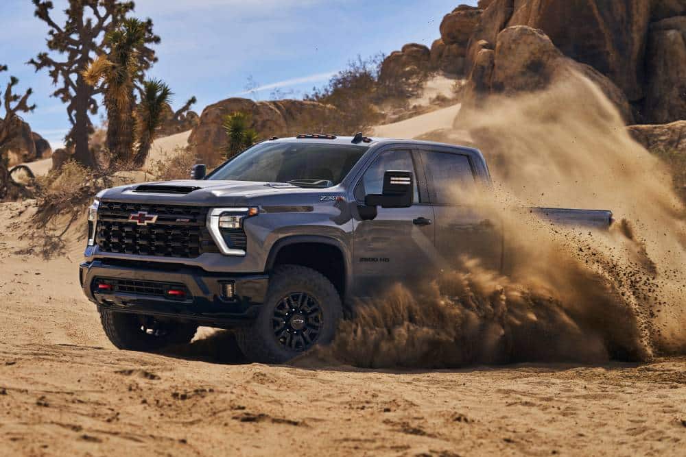 https://autogreeknews.gr/wp-content/uploads/2024/12/chevrolet_silverado_2500_hd_zr2_29.jpg
