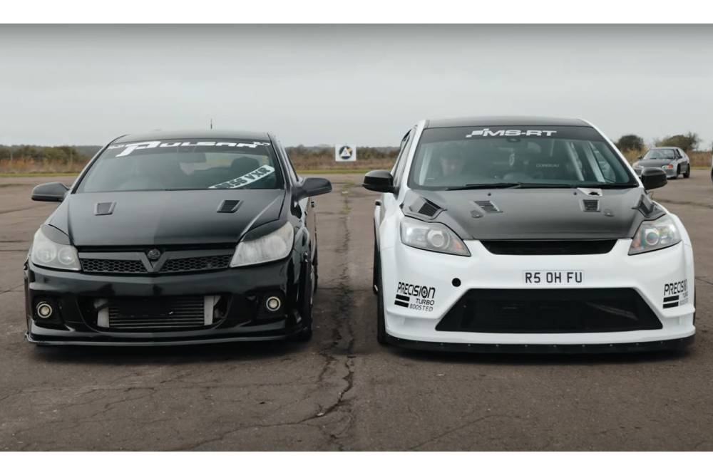 https://autogreeknews.gr/wp-content/uploads/2024/12/ford-focus-rs-drag-races-astra-vxr-raises-some-que-2.jpg