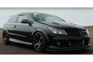 ford-focus-rs-drag-races-astra-vxr-raises-some-que (3)