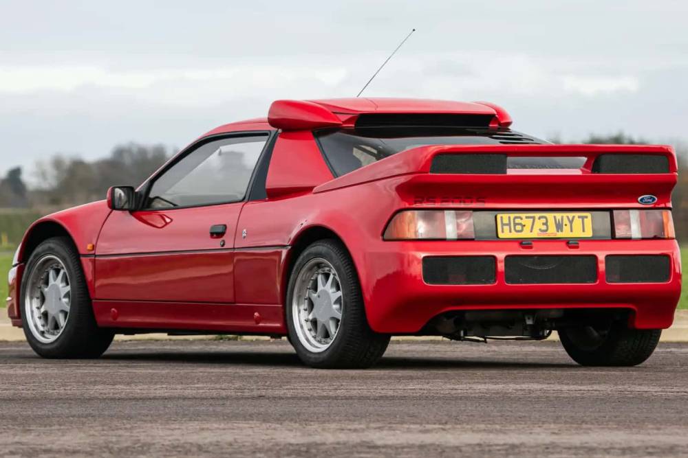 https://autogreeknews.gr/wp-content/uploads/2024/12/ford-rs200-s-in-red-for-sale-4.jpg