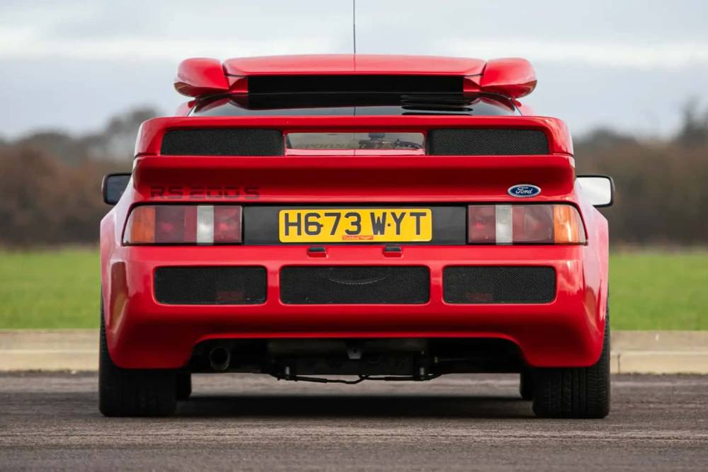 https://autogreeknews.gr/wp-content/uploads/2024/12/ford-rs200-s-in-red-for-sale-7.jpg
