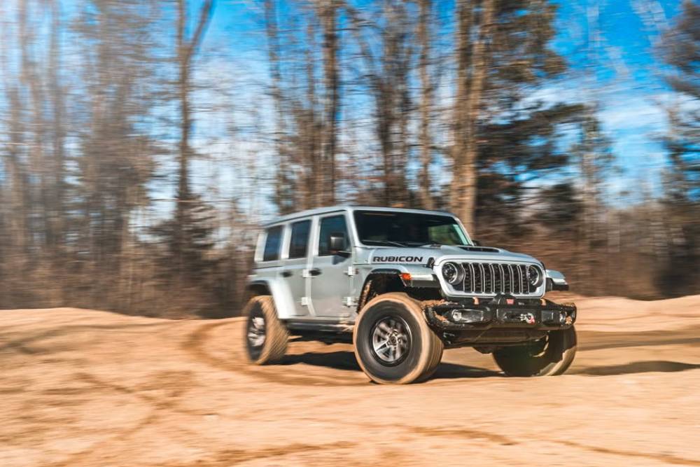 https://autogreeknews.gr/wp-content/uploads/2024/12/jeep-wrangler-rubicon-392-02.jpg