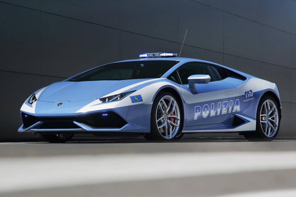 https://autogreeknews.gr/wp-content/uploads/2024/12/lamborghini-celebrate-20-years-working-with-italia-2.jpg