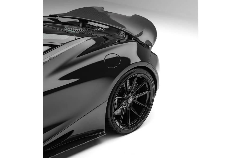 https://autogreeknews.gr/wp-content/uploads/2024/12/mclaren-750s-goes-black-in-novitecs-hands-supercar-1.jpg
