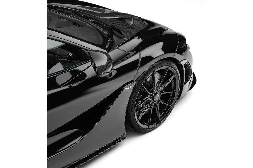 https://autogreeknews.gr/wp-content/uploads/2024/12/mclaren-750s-goes-black-in-novitecs-hands-supercar-2.jpg