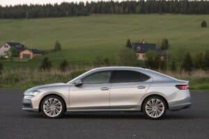 skoda-superb-2024-side