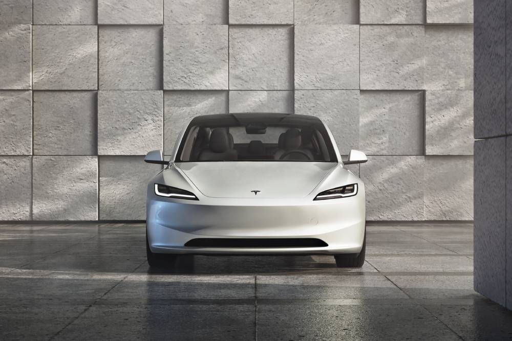 https://autogreeknews.gr/wp-content/uploads/2024/12/tesla_model_3_7803.jpg