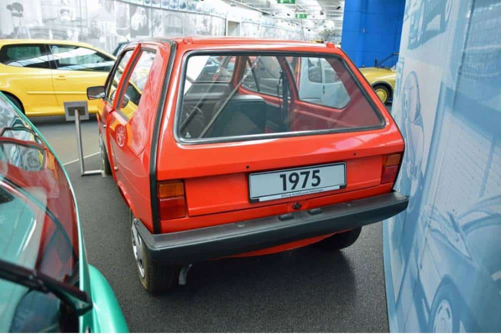 https://autogreeknews.gr/wp-content/uploads/2024/12/vw-yugo.jpg