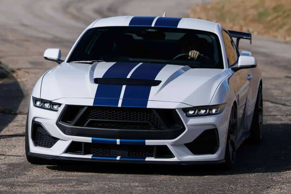 https://autogreeknews.gr/wp-content/uploads/2025/01/2025-ford-mustang-shelby-gt350-5.jpg