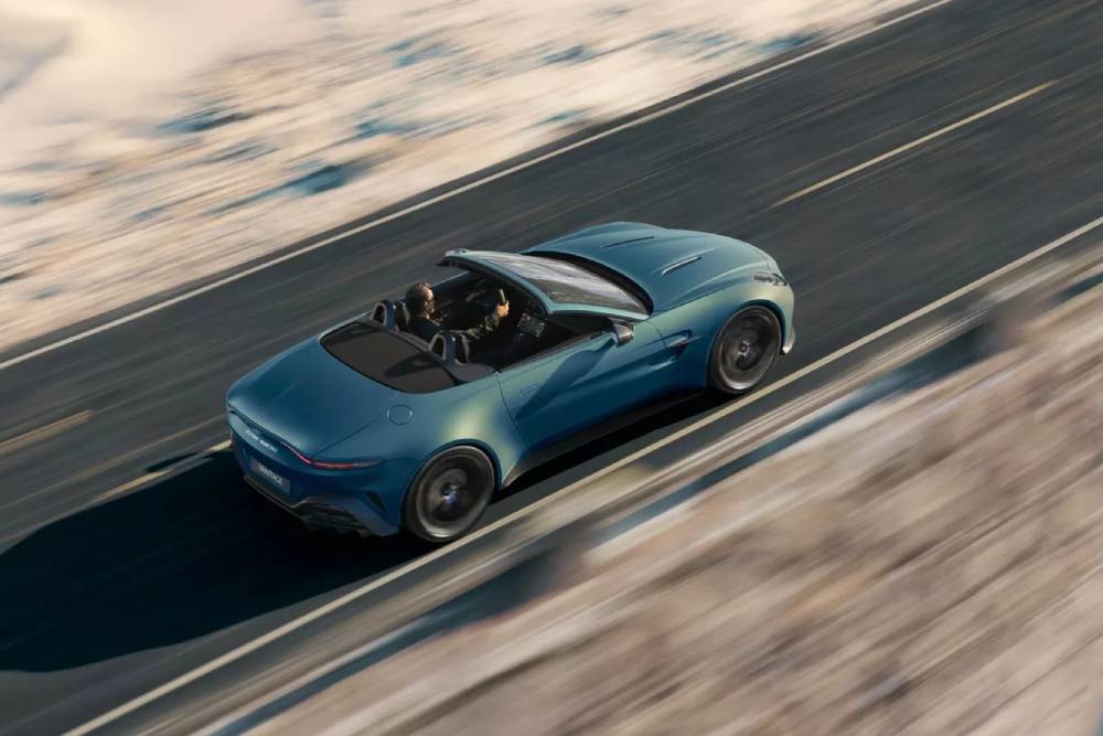 https://autogreeknews.gr/wp-content/uploads/2025/01/Aston-Martin-Vantage-Roadster-2.jpg