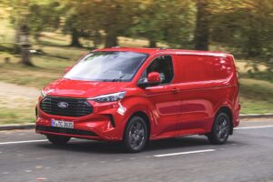 FORD-TRANSIT-CUSTOM_01